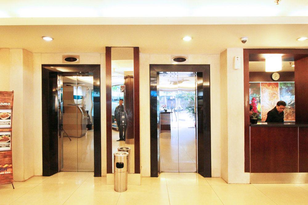 Collection O 7 Hotel Melawai Джакарта Экстерьер фото