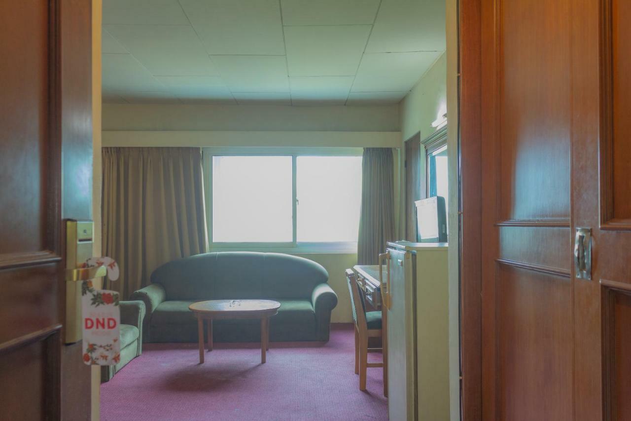 Collection O 7 Hotel Melawai Джакарта Экстерьер фото