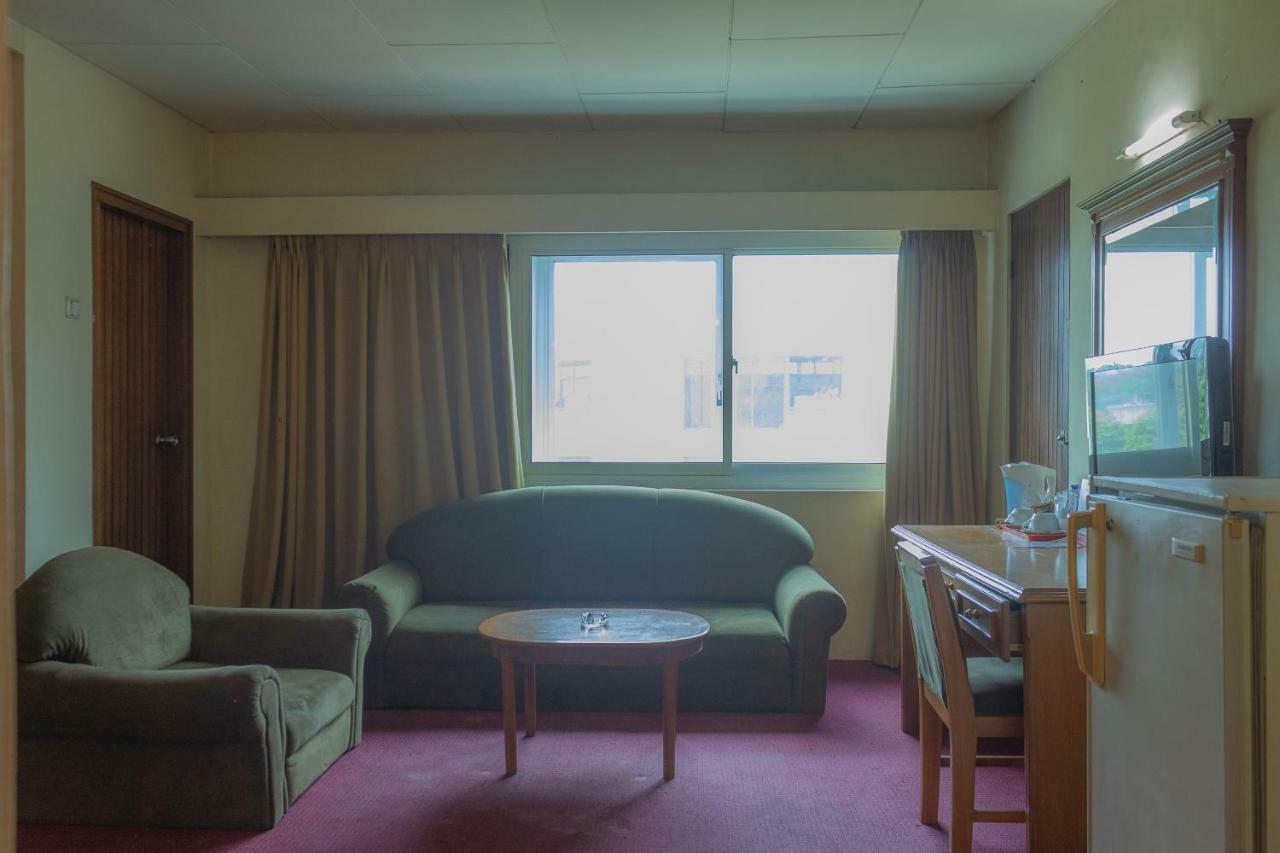 Collection O 7 Hotel Melawai Джакарта Экстерьер фото