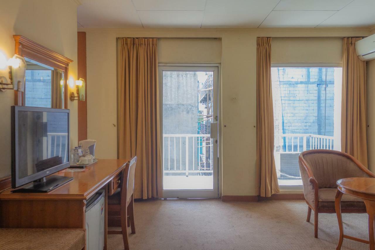 Collection O 7 Hotel Melawai Джакарта Экстерьер фото